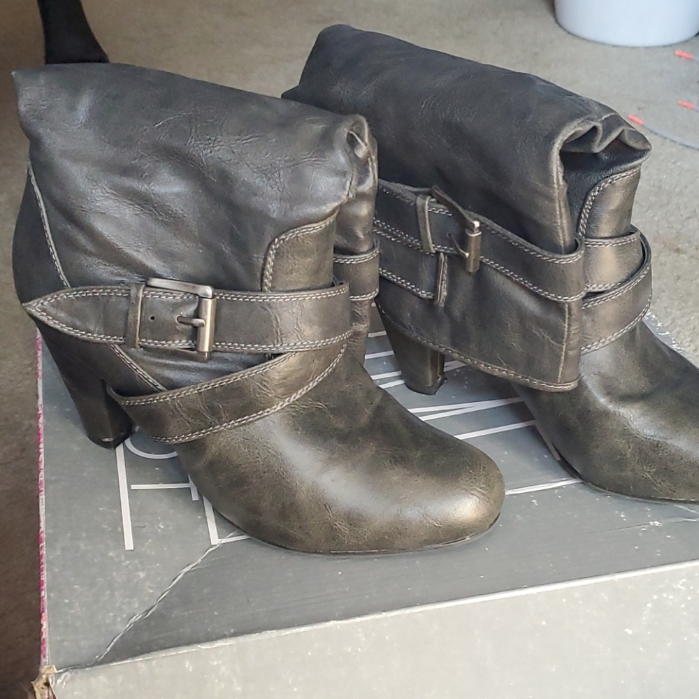 White mountain boots